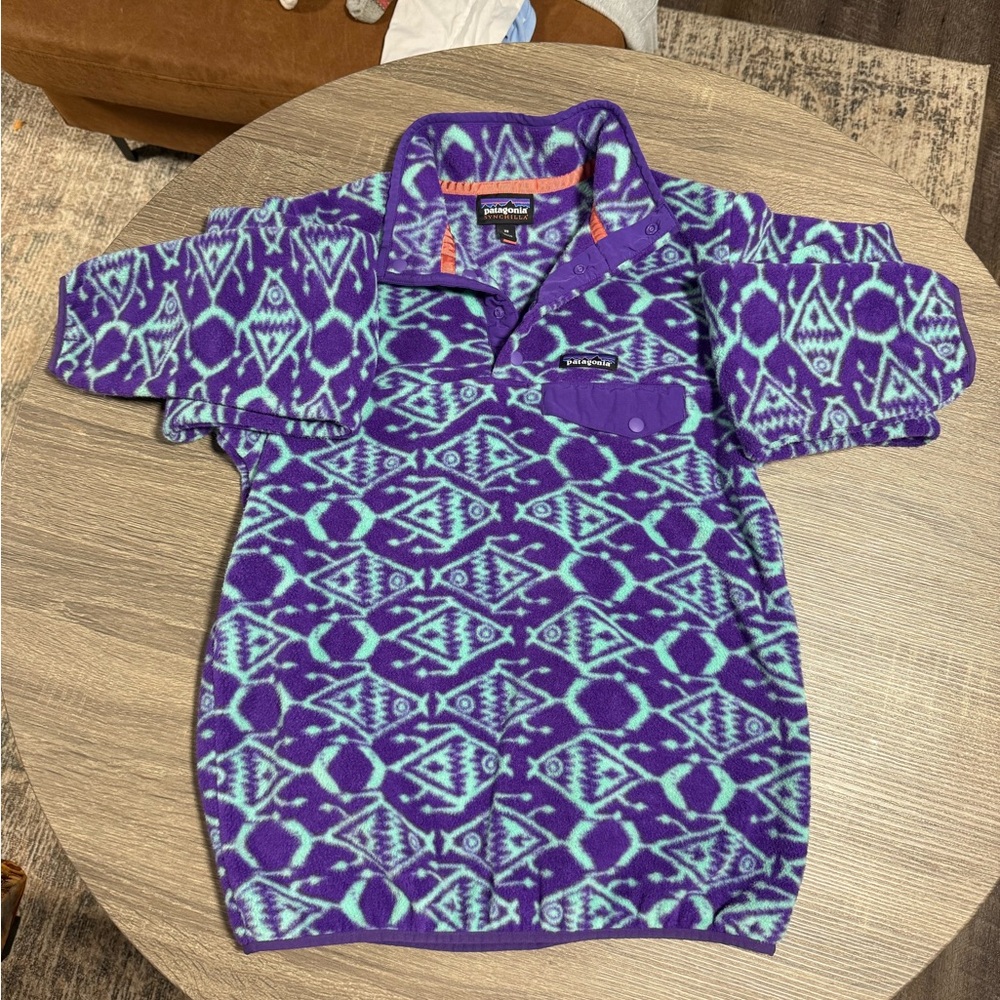 Patagonia women’s synchilla snap-t fleece pullover in Ikat big fish pattern.